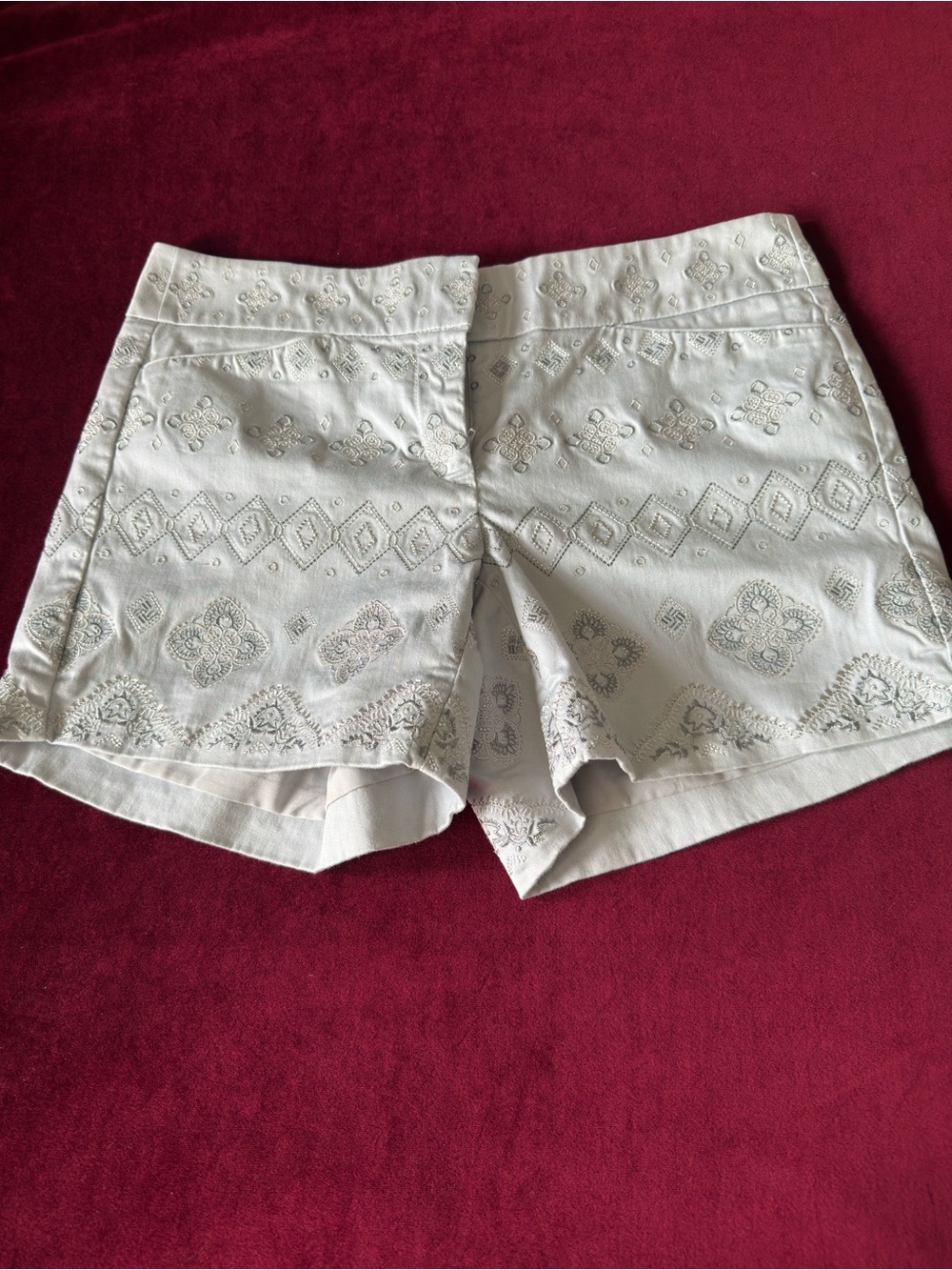White House Black Market Light Grey Embroidered Shorts Sz 2